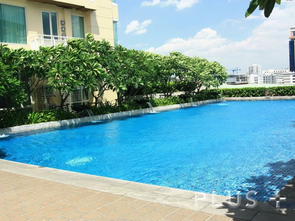 ดิ เอ็มไพร์ เพลส
