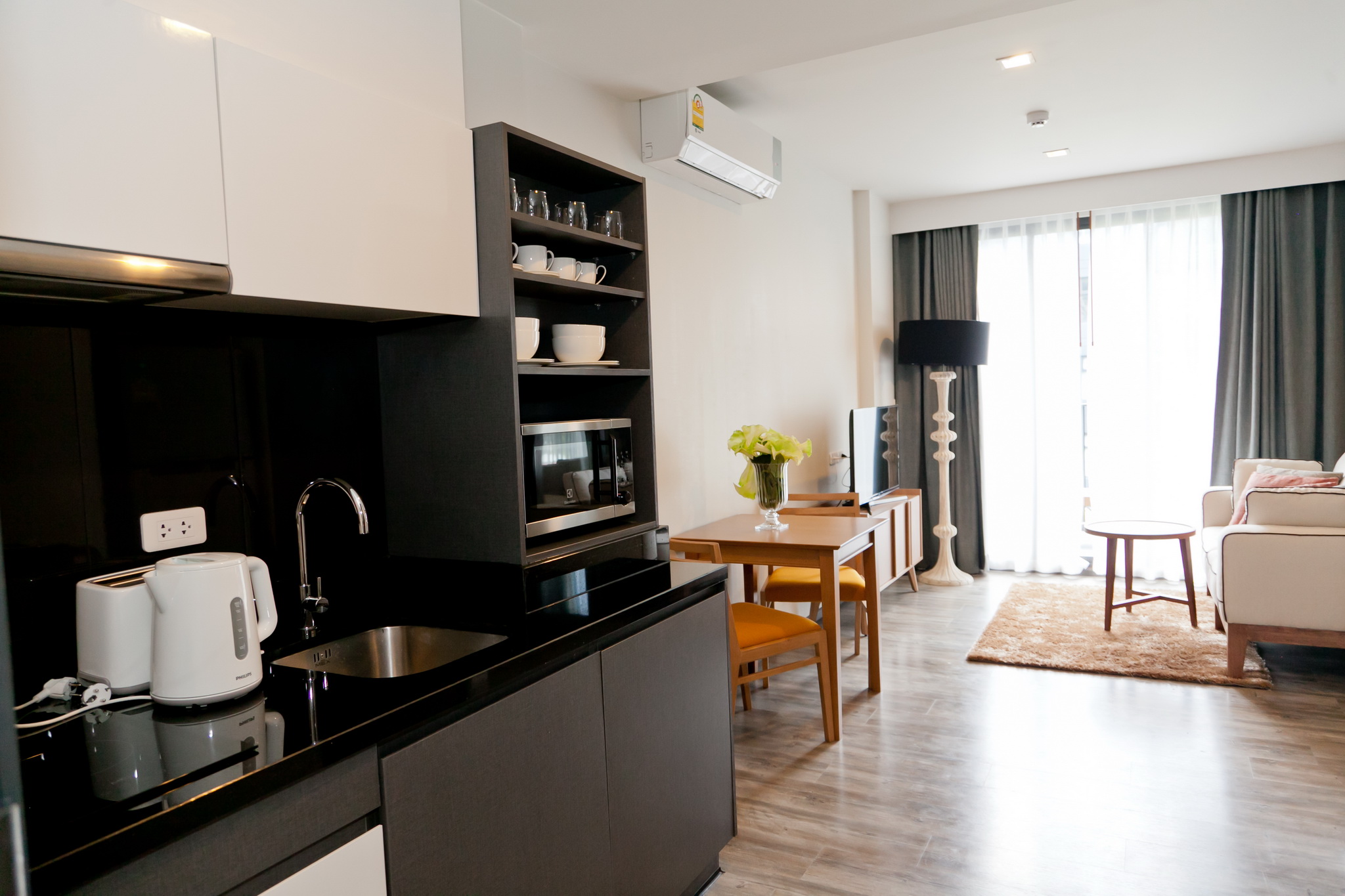 เดอะ เดค ป่าตอง