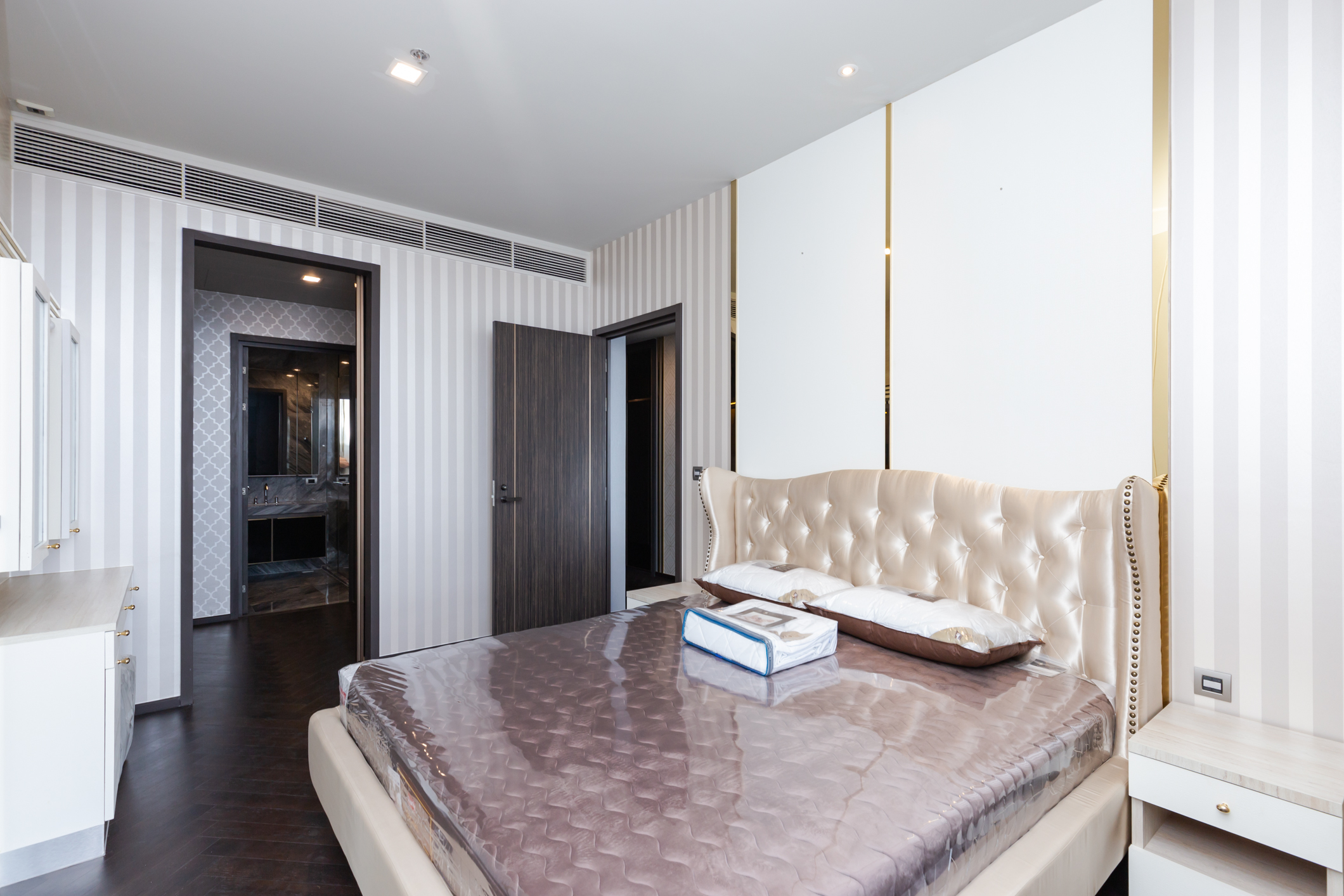 The Monument Sanampao