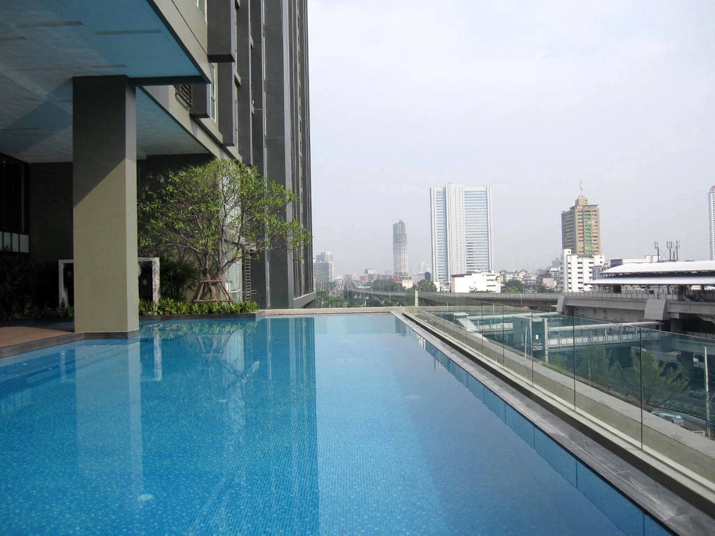 ไฮฟ์ สาทร