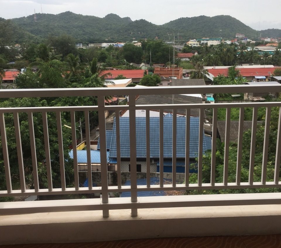 บ้านกลาง