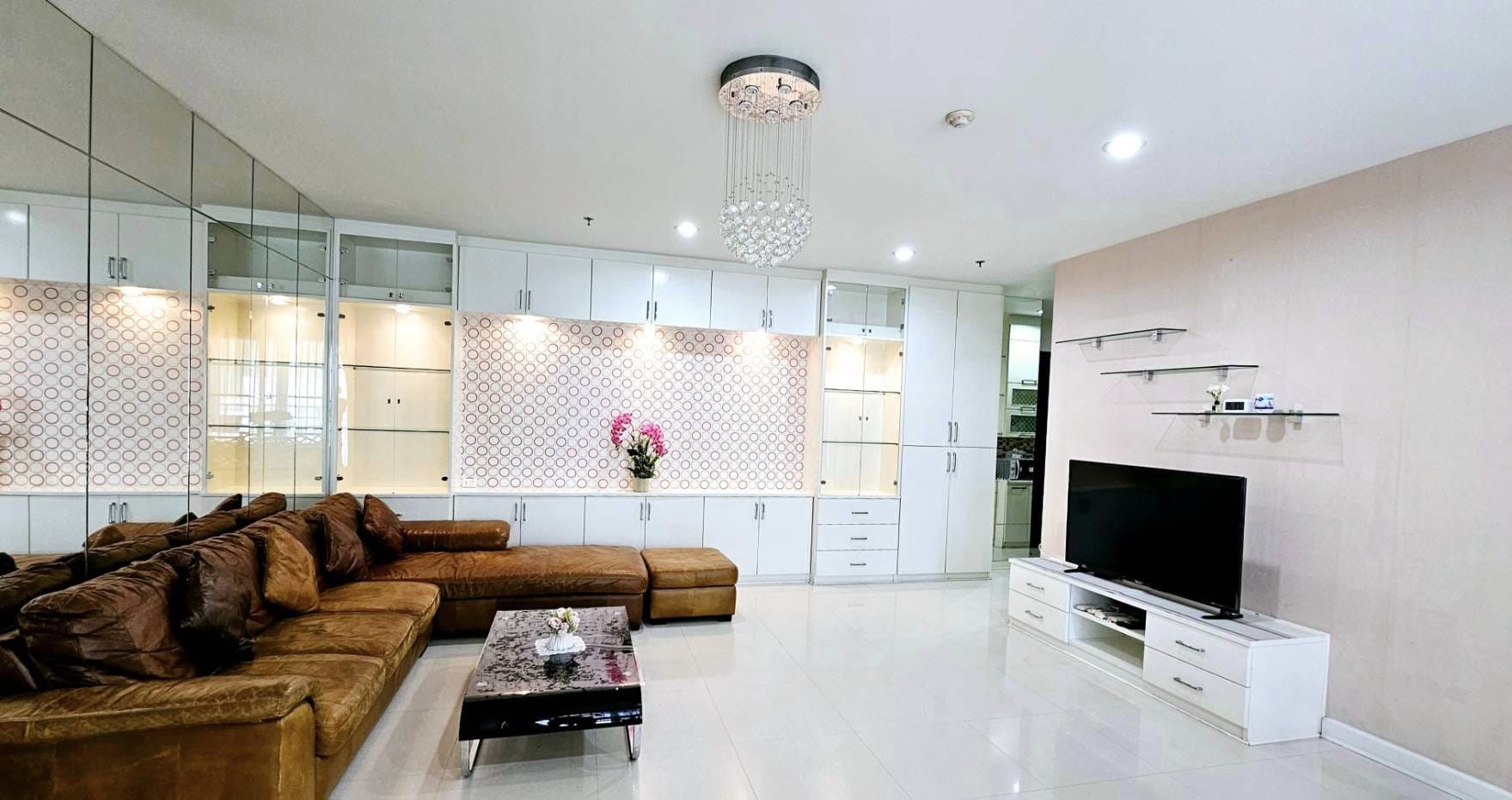 Baan Klang Krung Siam-Patumwan