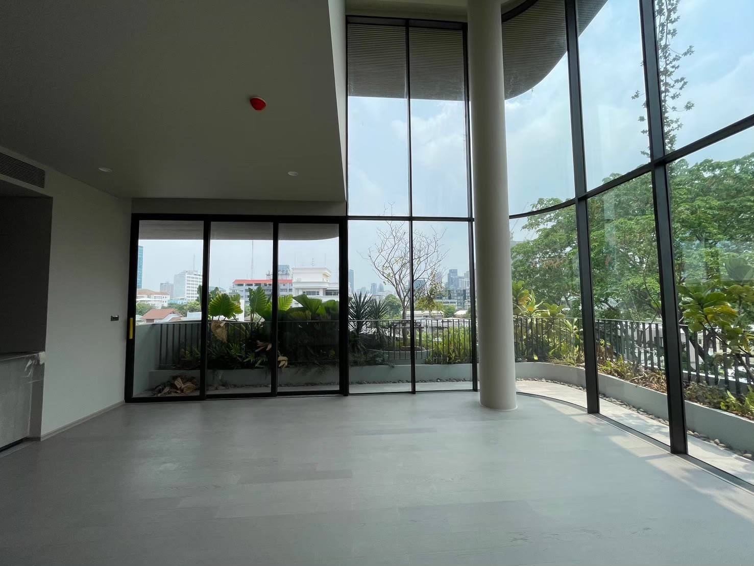KALM PENTHOUSE ARI