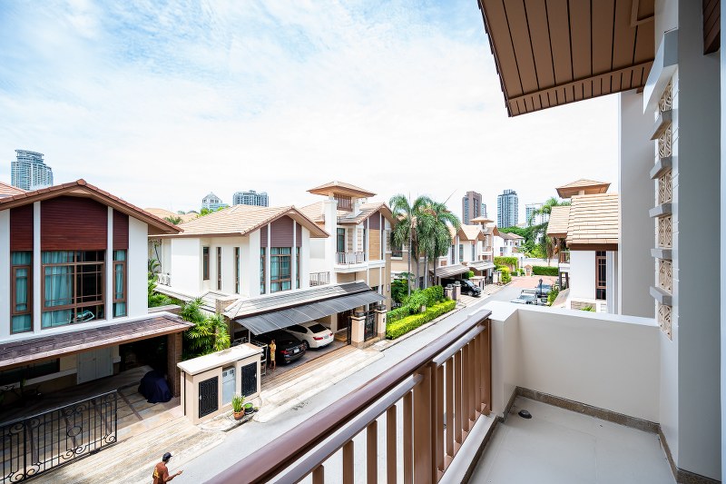 Baan Sansiri Sukhumvit 67