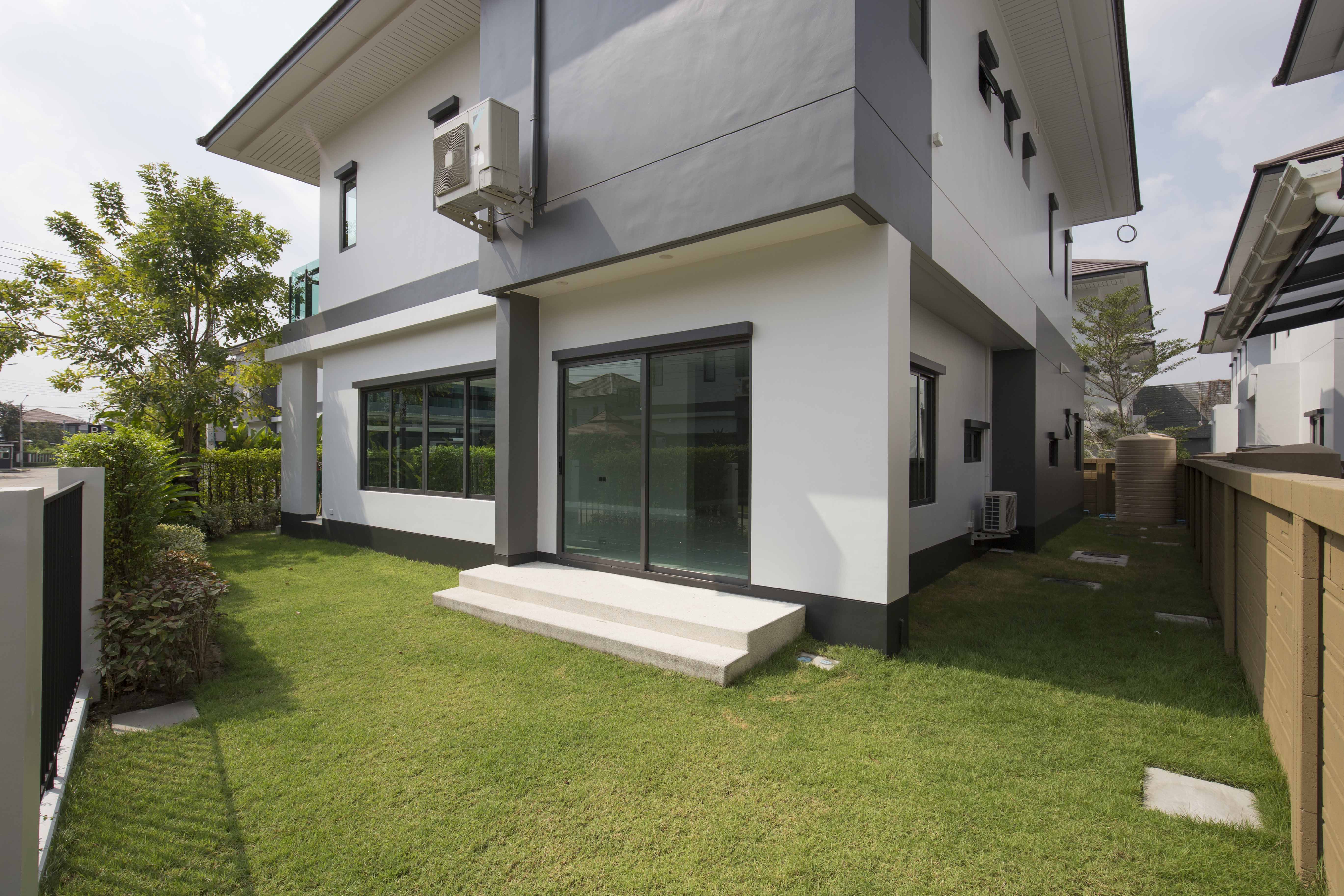 เศรษฐสิริ กรุงเทพกรีฑา