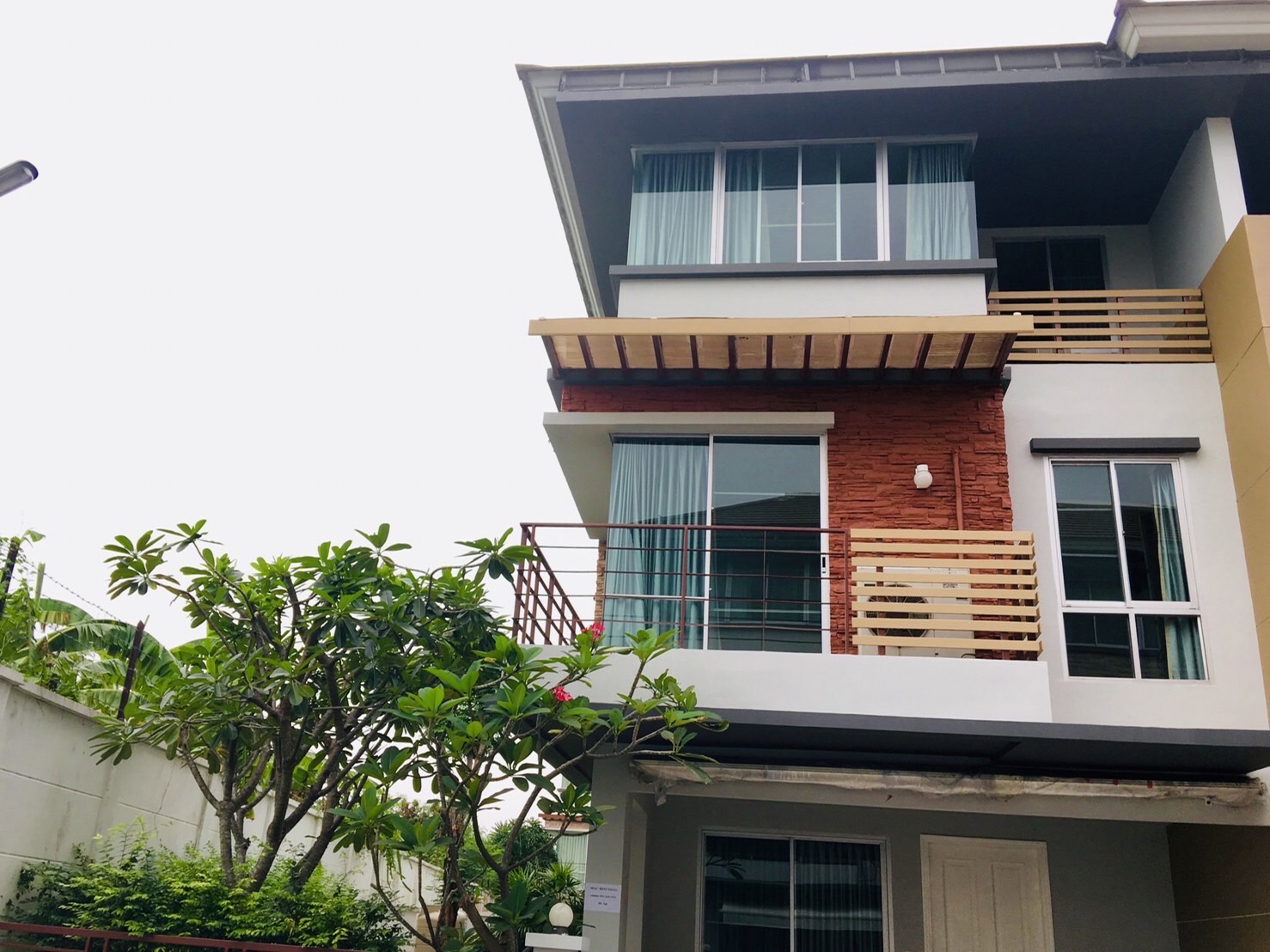 พลัส ซิตี้ พาร์ค ศรีนครินทร์-สวนหลวง